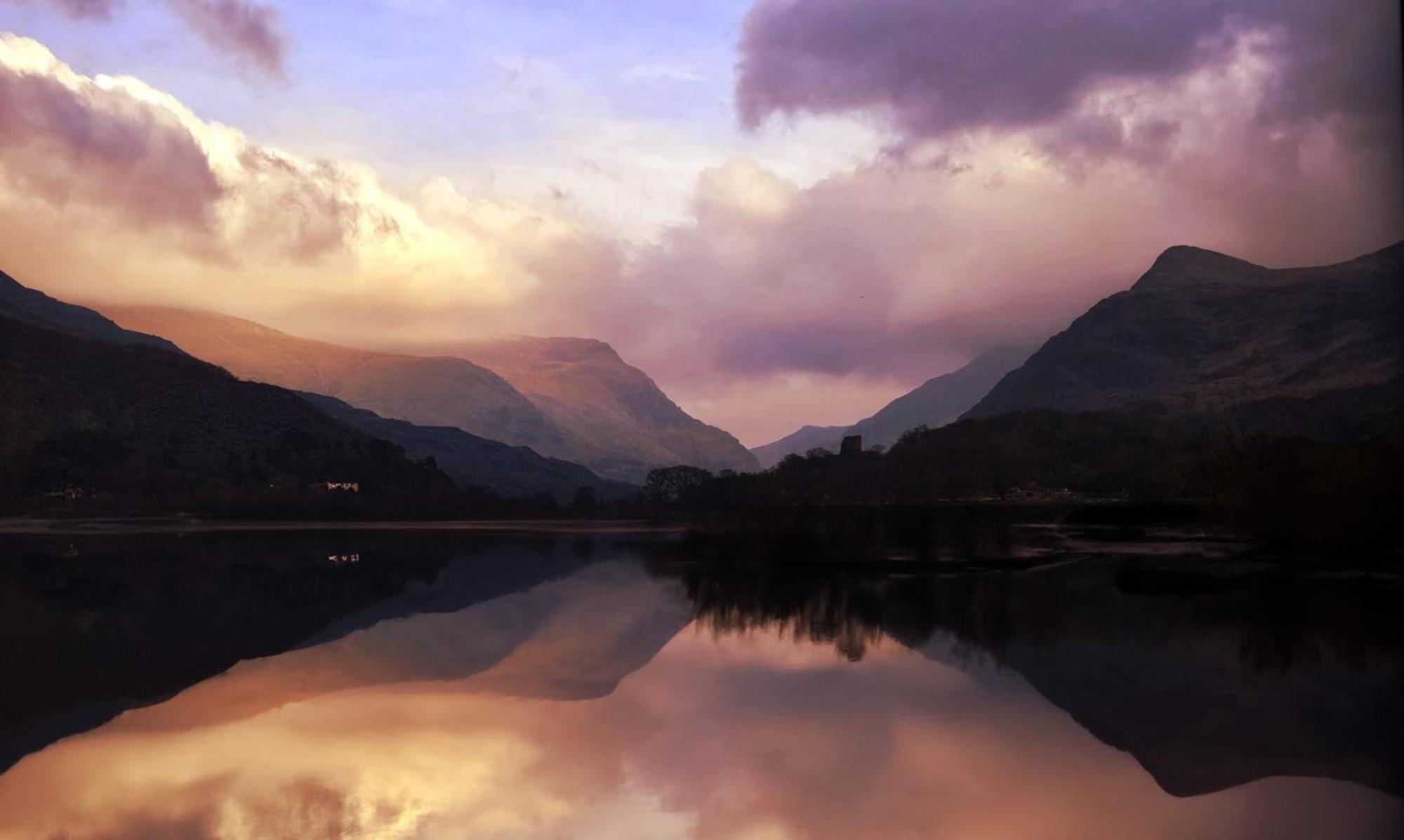 Tyddyn Perthi Farm Villa Llanberis Bagian luar foto