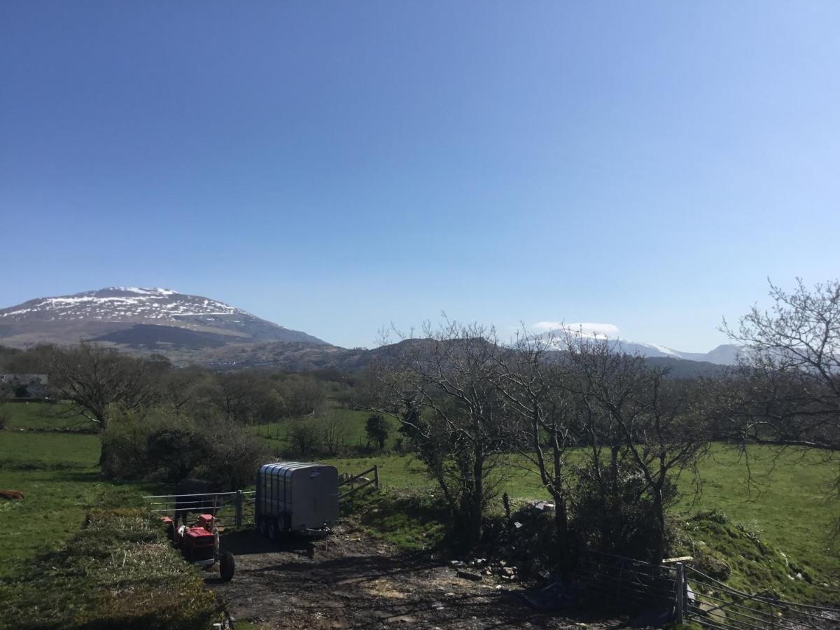 Tyddyn Perthi Farm Villa Llanberis Bagian luar foto